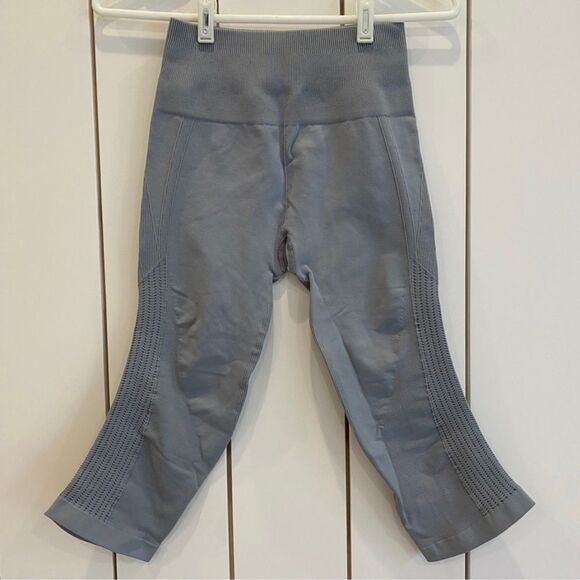 Lululemon Women's Light Gray Awakening High Rise 17" Cropped Leggings Size 2 - Picture 5 of 10